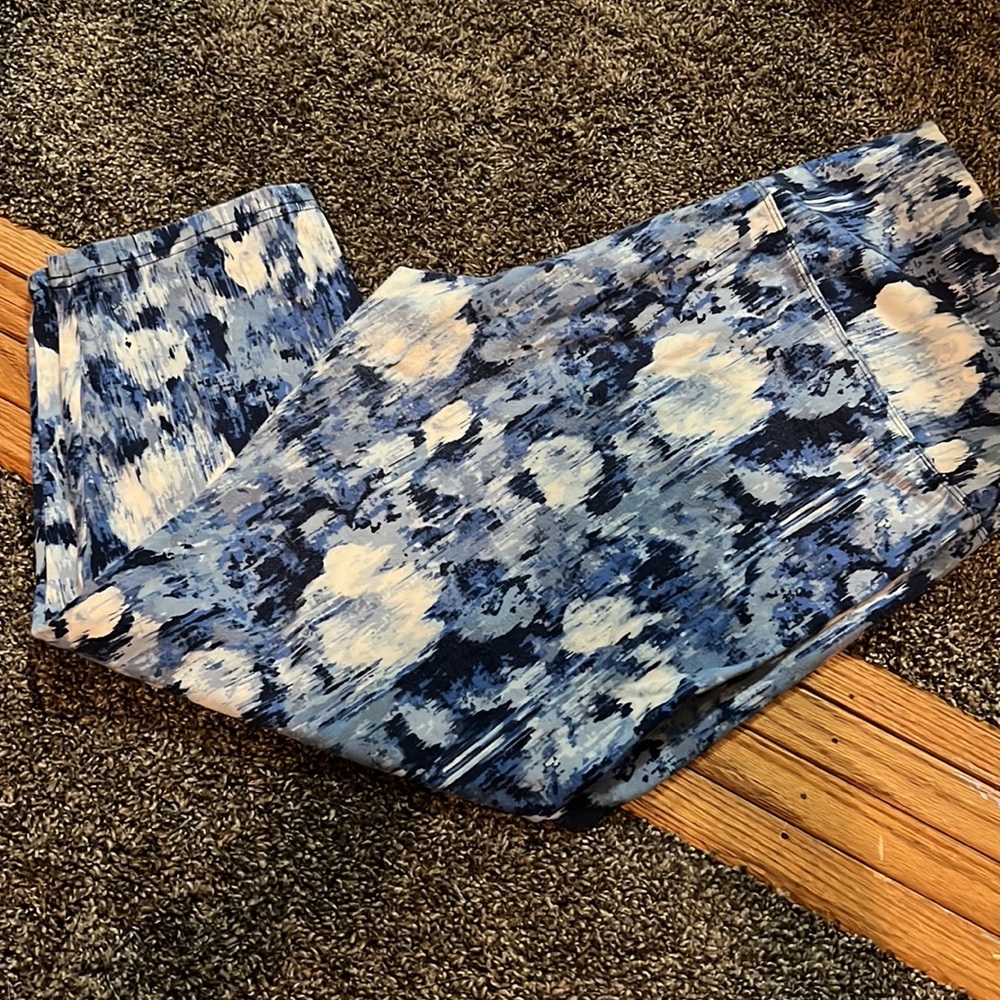 Large blue passport leggings